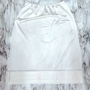 Lorraine Womens Sz Medium Tall White Slip Skirt Adjustable Hem Vintage Made USA